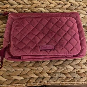 SOLD 💕 Vera Bradley Charger Case 🔌